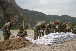 休斯：曼联很多问题源于边路 无球时拉什福德可能是联赛最差之一